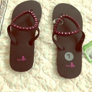 Brand new Sanuk sandals!